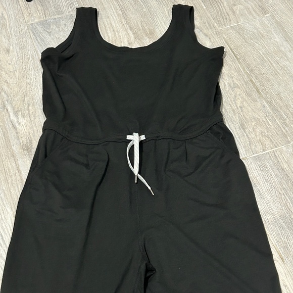 LIKE NEW! Women's Vuori Black Tank Jumpsuit - MEDIUM - Picture 5 of 6
